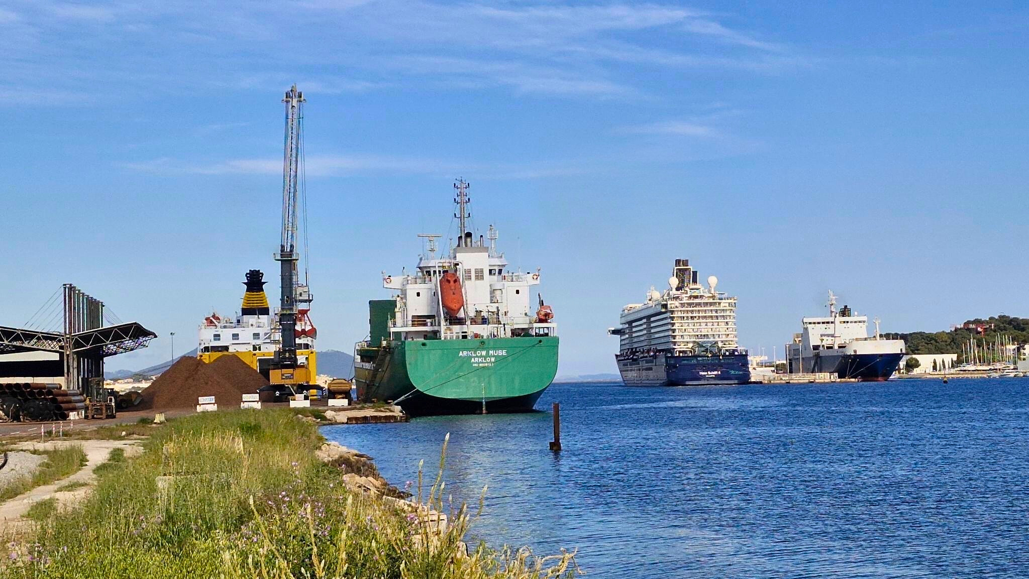 Vue départ navette en rade