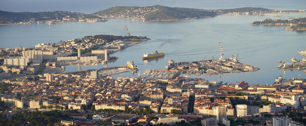 Vue de la rade de Toulon depuis le mont Faron